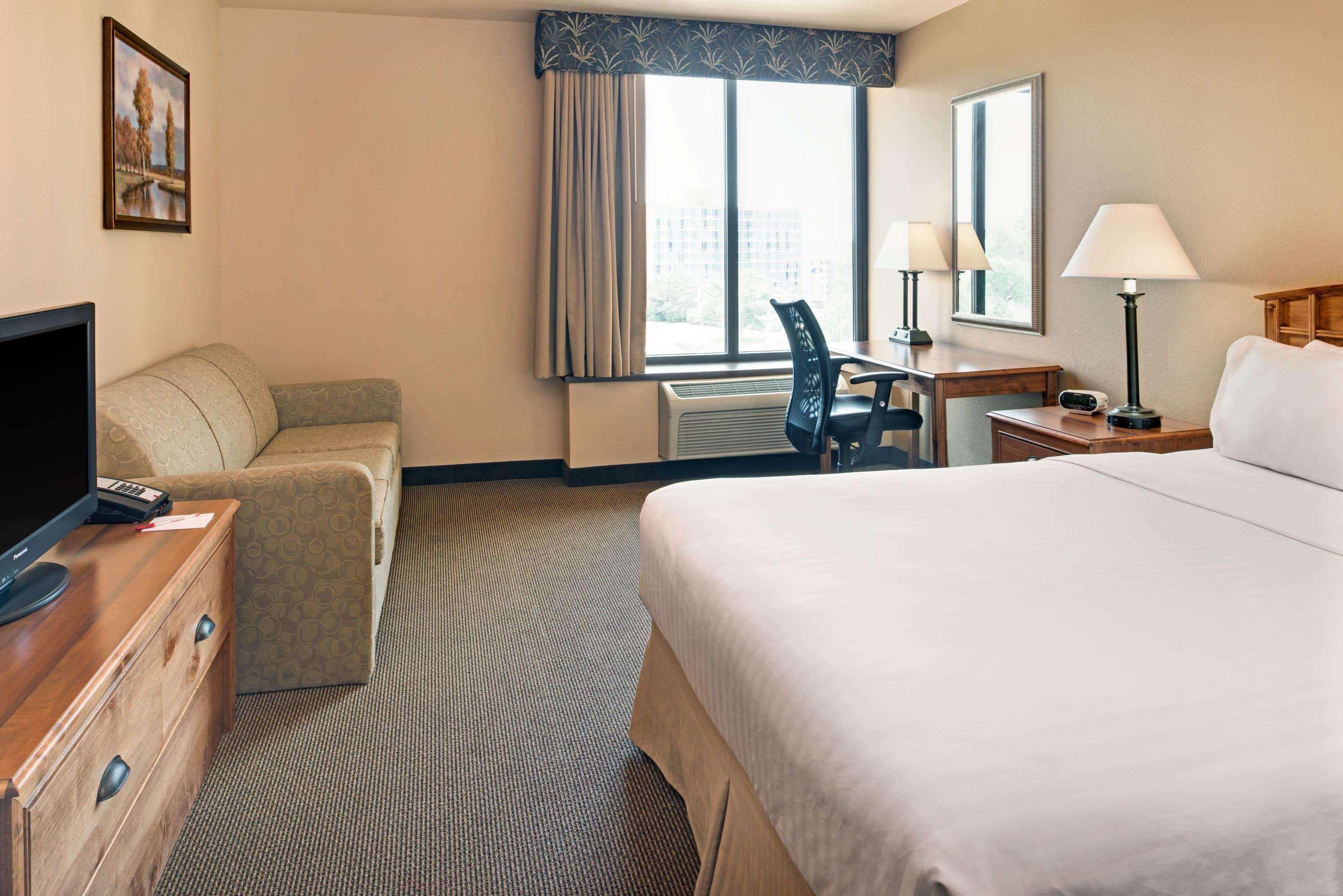 Ramada Plaza By Wyndham Omaha Hotel Exterior photo