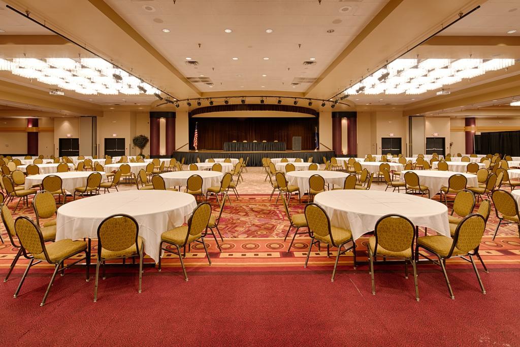 Ramada Plaza By Wyndham Omaha Hotel Exterior photo