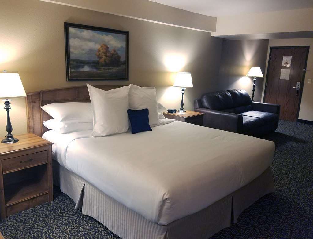 Ramada Plaza By Wyndham Omaha Hotel Room photo
