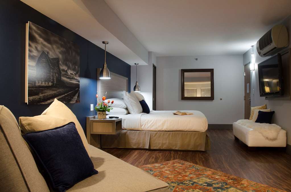 Ramada Plaza By Wyndham Omaha Hotel Room photo