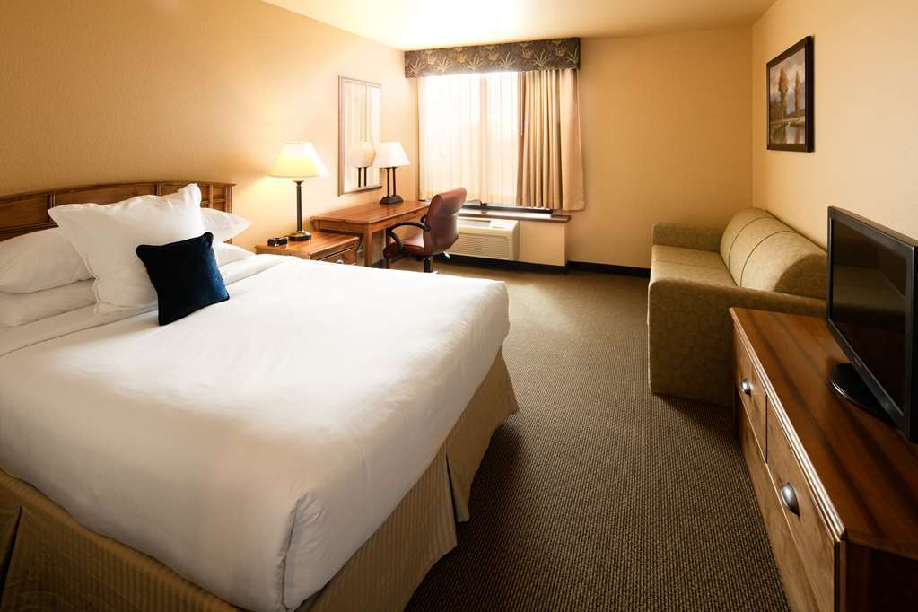 Ramada Plaza By Wyndham Omaha Hotel Room photo