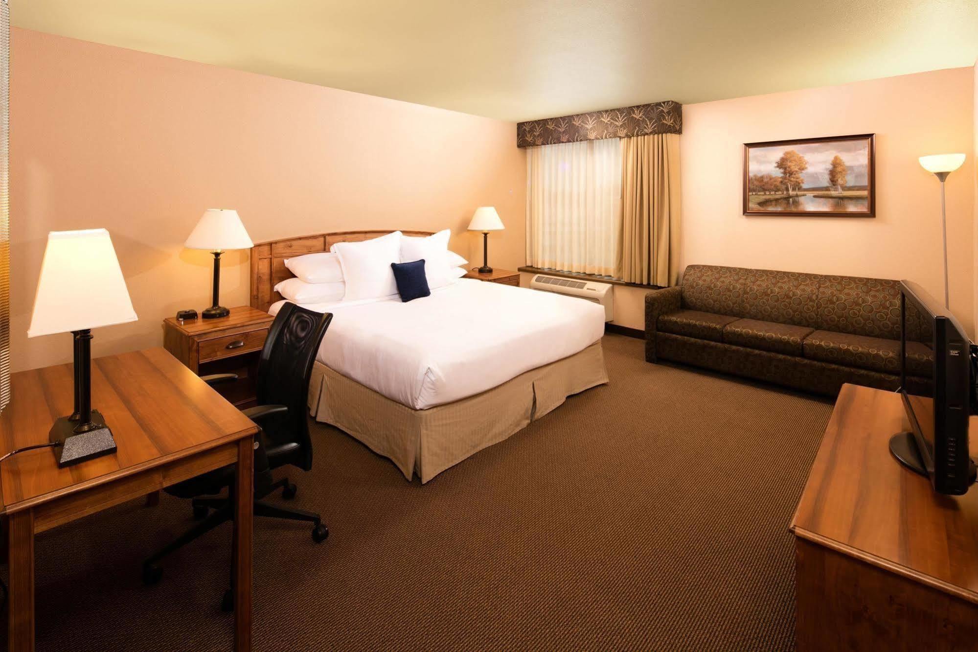 Ramada Plaza By Wyndham Omaha Hotel Exterior photo